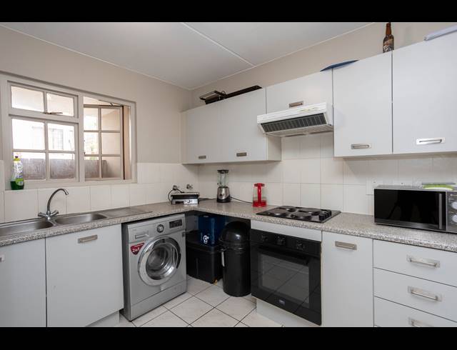 2 BEDROOM APARTMENT RENTED IN HYDE PARK